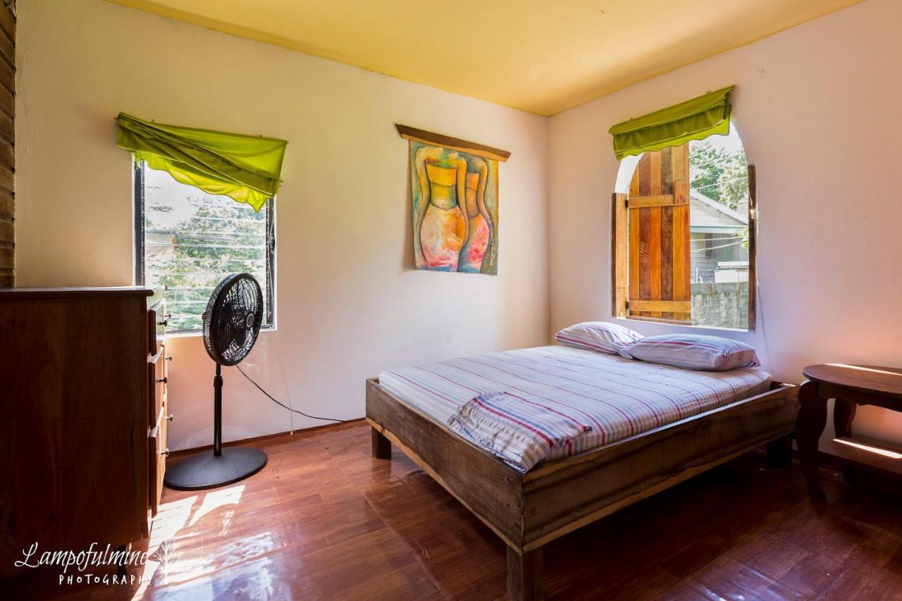 Bella'S Backpackers Cayo Hostel San Ignacio Buitenkant foto